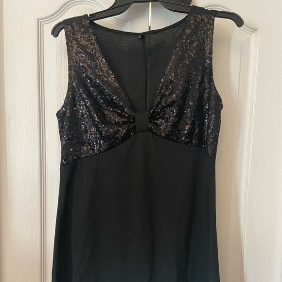 Black sequin summer tank top 🖤🖤 - Picture 3 of 8